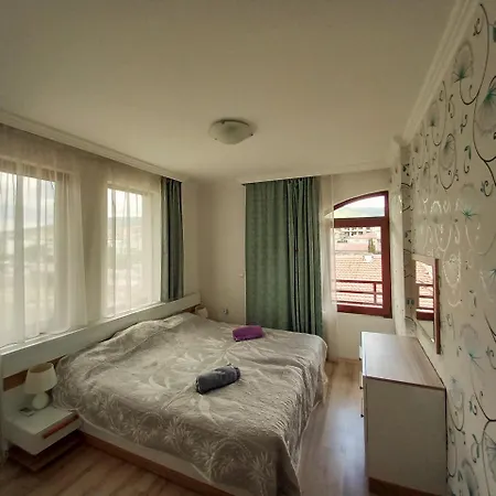Private Admiral With Gorgeus Veranda Apartamento Sveti Vlas